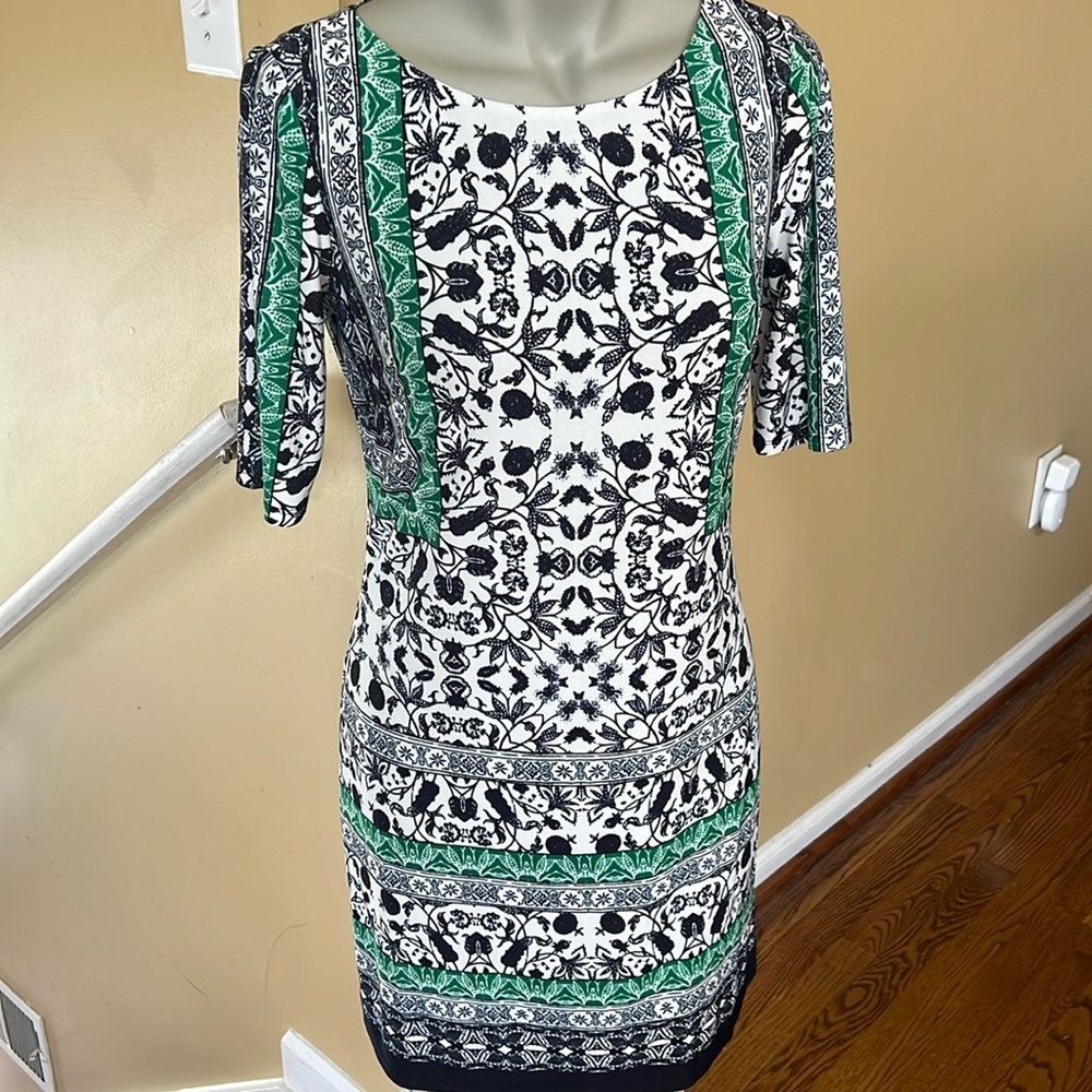 Vince Camuto White and Green Sheath Dress with Short Raglan Sleeves - Picture 2 of 13